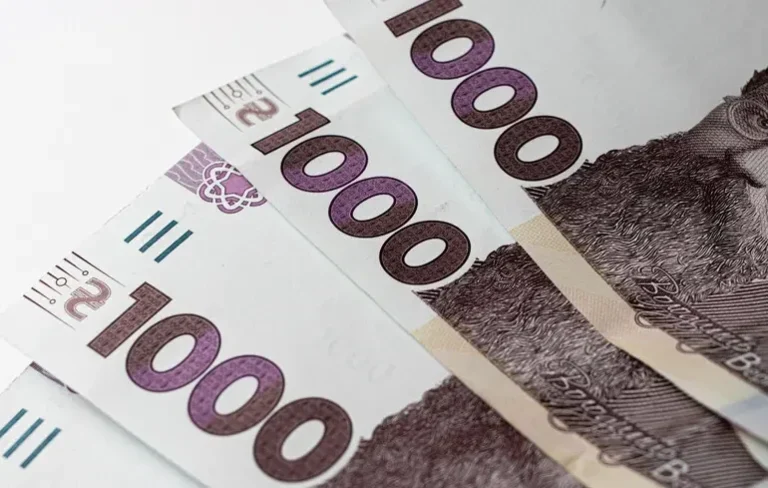 Гроші надійдуть разом із пенсією чи субсидією: хто отримає виплату до свята