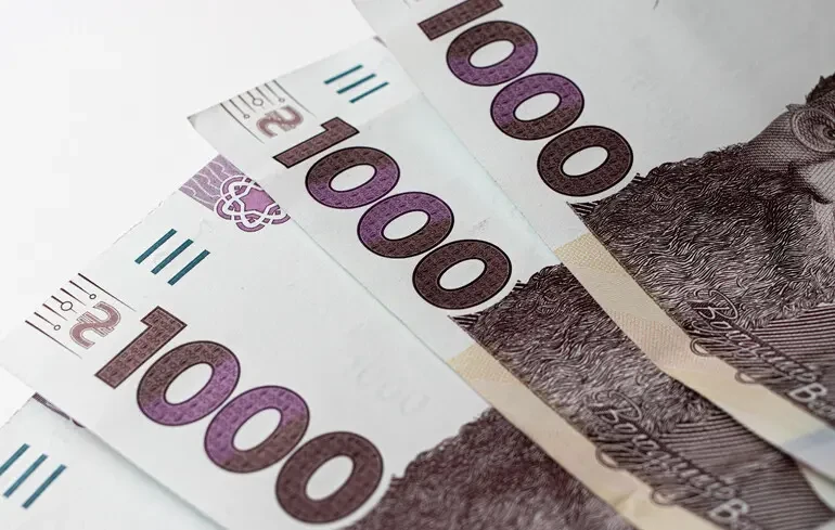 Гроші надійдуть разом із пенсією чи субсидією: хто отримає виплату до свята