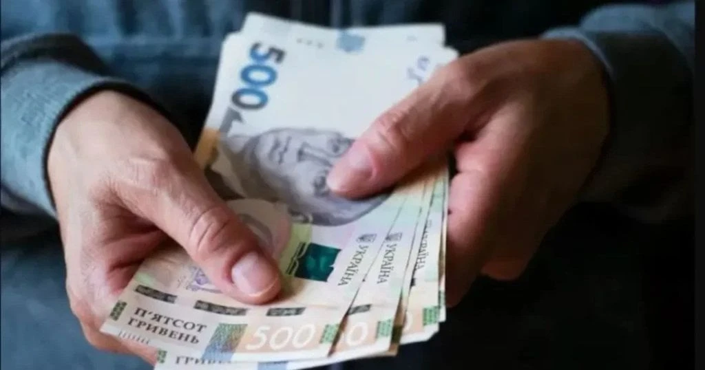 Пенсії в Україні обіцяють виплачувати без затримок: кому можуть урізати доходи
