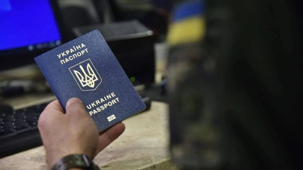 Закордонний паспорт не оформлять без квитанції: який документ обов’язково треба подати