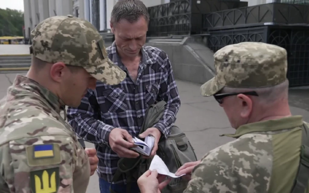 Працівників ТЦК хочуть відбирати за новими правилами: перевагу дадуть людям із бойовим досвідом